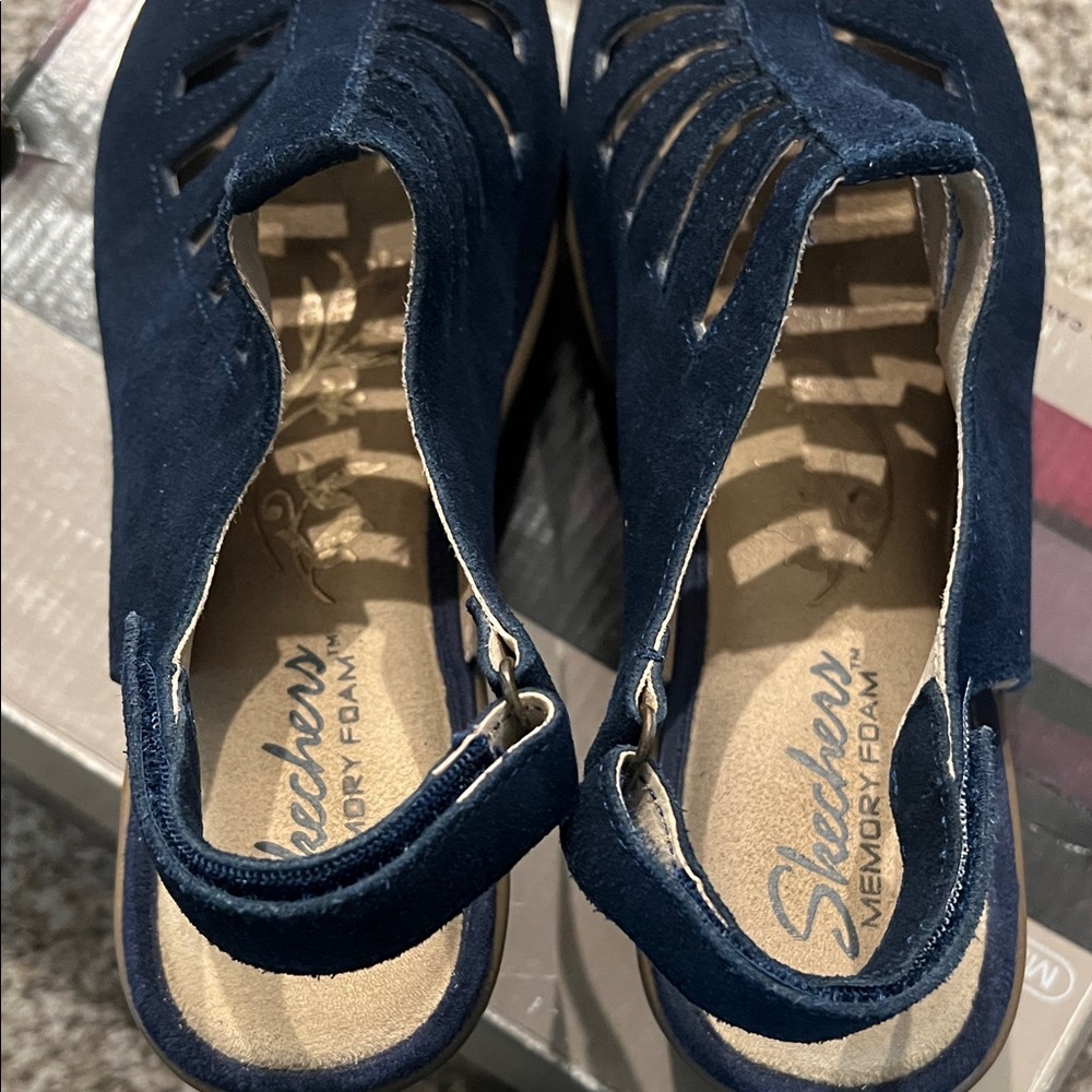 EUC Skechers Navy Blue Cutout Wedge Slingback Sandals W/Box - Picture 4 of 11